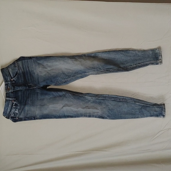 🐸Maurices distressed jeans size 4 - Picture 1 of 5